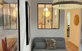 Bright T2 Of 34 M Renovated In The Downtown
